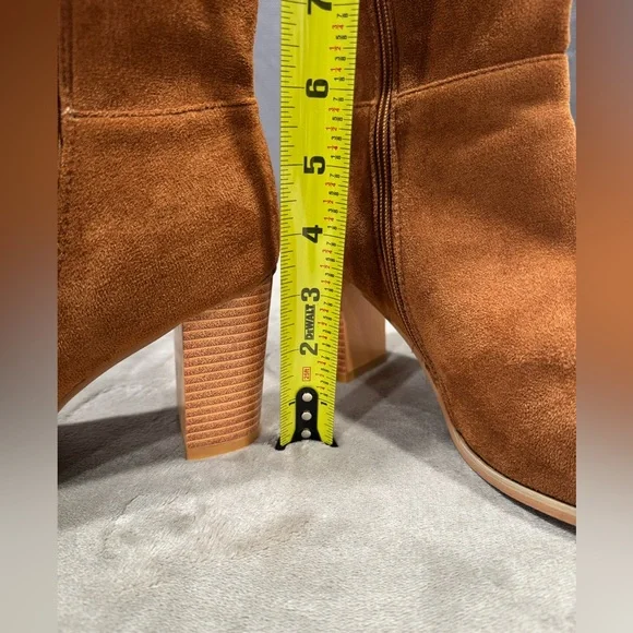 Elegant Tan Knee-High Women's Boots Size 9 - Picture 9 of 13